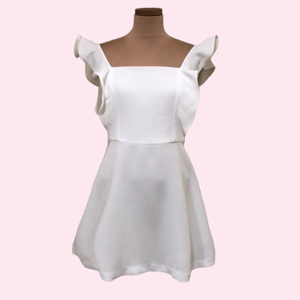BCBGeneration Mini Dress Size 10 White Ruffle Flutter Sleeve Fit and Flare